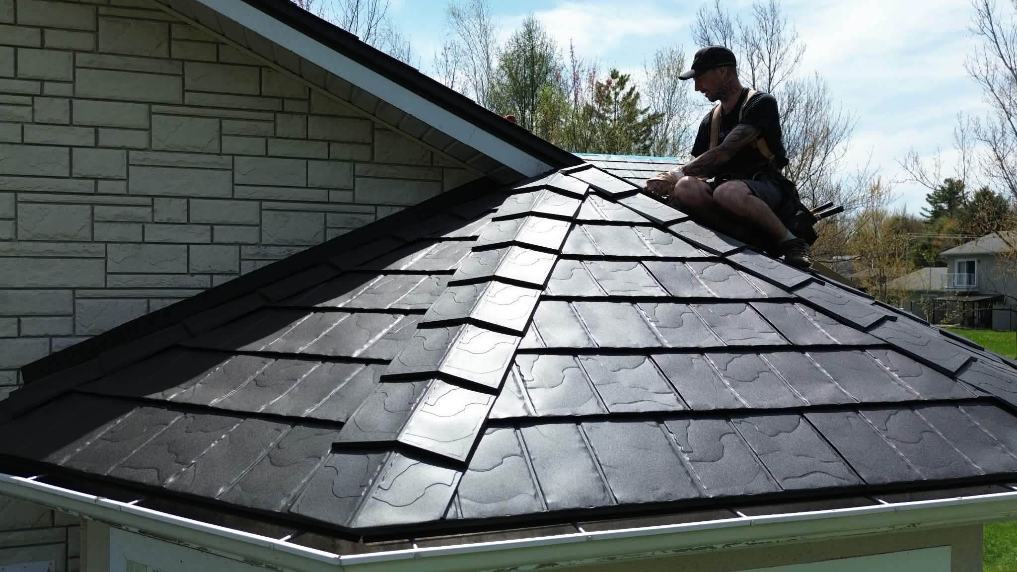Metal standing seam roofing and installation in Callander Ontario